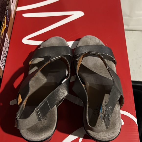 Life Stride silver sandals - Picture 3 of 6